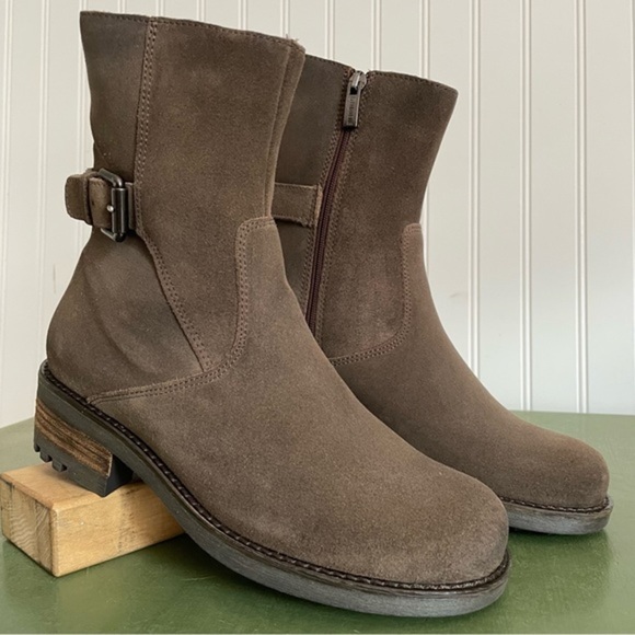 NWT LaCanadienne CAMILLA W'proof Lug Sole Boots in Stone Oiled Suede *Canada* - Picture 13 of 13